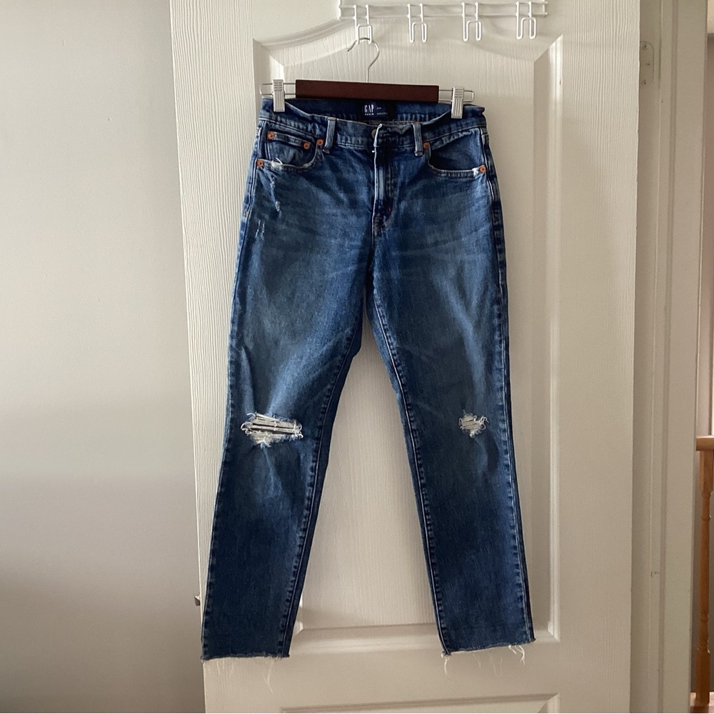 Gap Women’s Boyfriend Jeans. Size 2.   B6